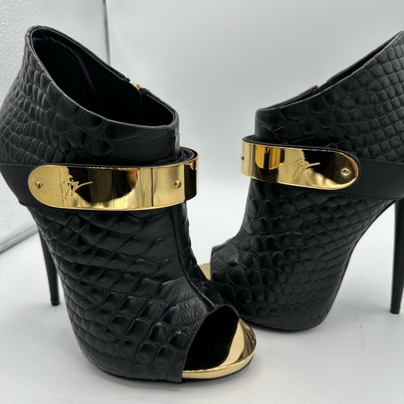 Booties - Picture 4 of 7